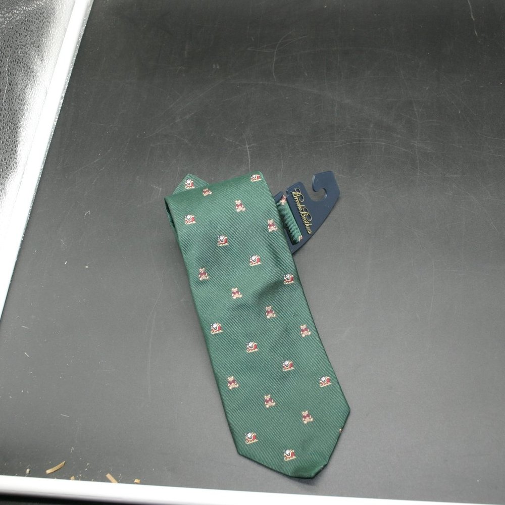 BROOKS BROTHERS Silk Tie Green Christmas Santa Made USA 58" x 3.5" New (Other)